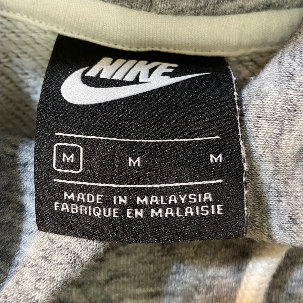 Nike Sportswear Men’s Gray Heritage Pullover Hoodie. Size-Medium - Picture 12 of 13